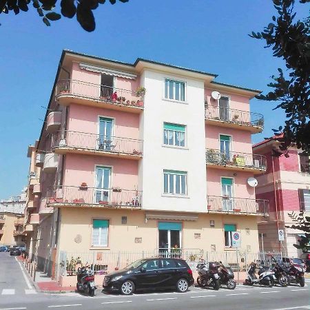 La Casetta Di Nonno Vittorio Албисола Марина Екстериор снимка
